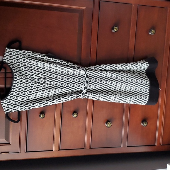 Ann Taylor - sleeveless dress with removable belt. Size: M. Black&White diamond. - Picture 4 of 6